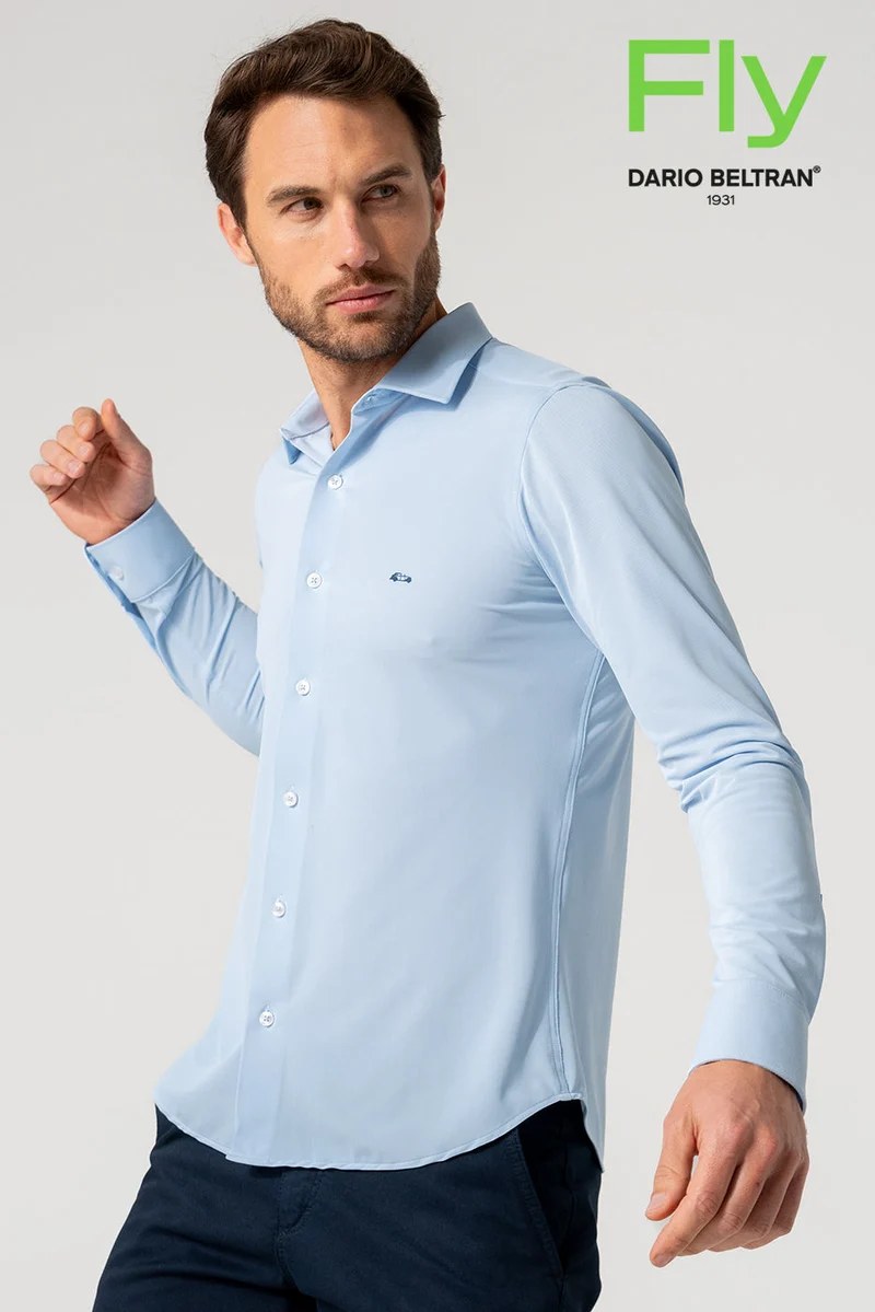 Camisa celeste de Darío Beltrán