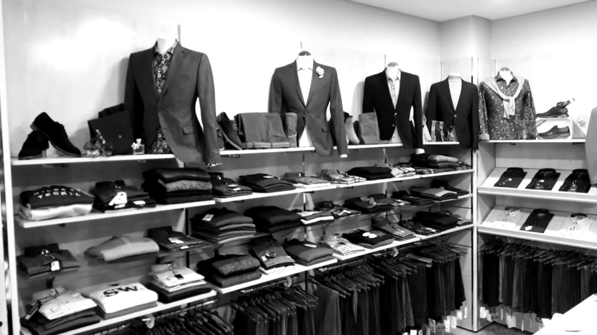 Interior de la tienda El Metro Hombre en Santomera